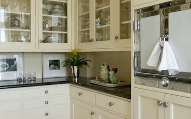Can cabinets be repainted or refinished?