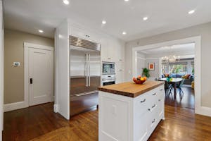 What is the best paint to use on kitchen cabinets? Kitchen Cabinet Painting
